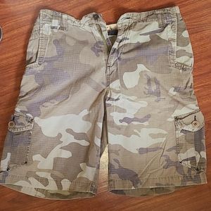 Cargo camo shorts - size 32